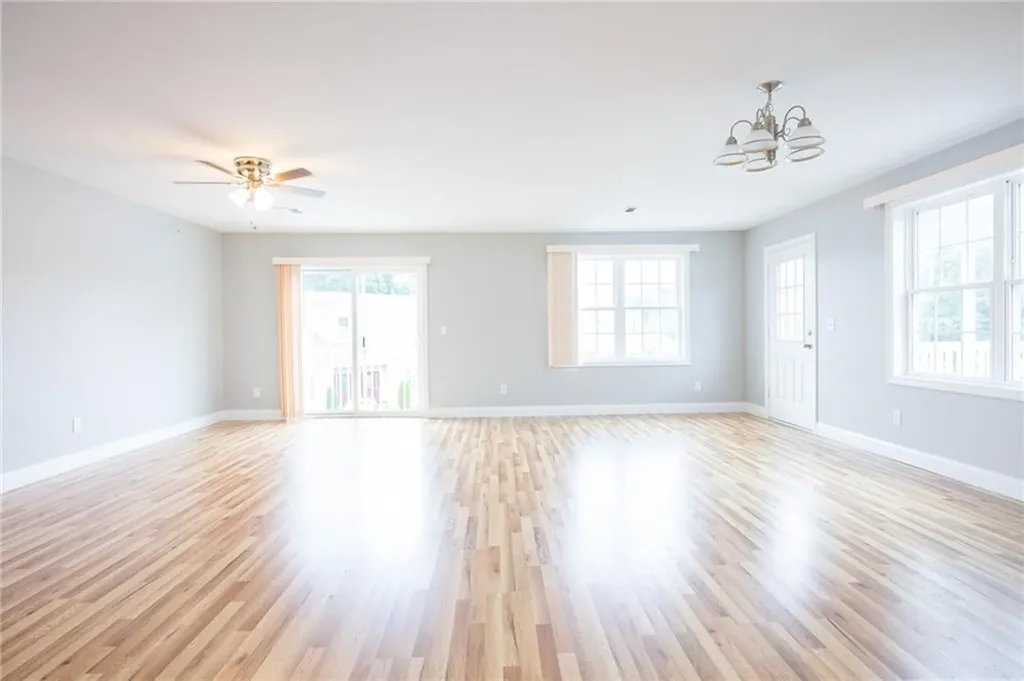 11 Gray Coach Lane Cranston RI 02921