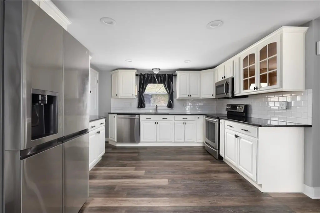 30 Dayton Avenue Warwick RI 02889