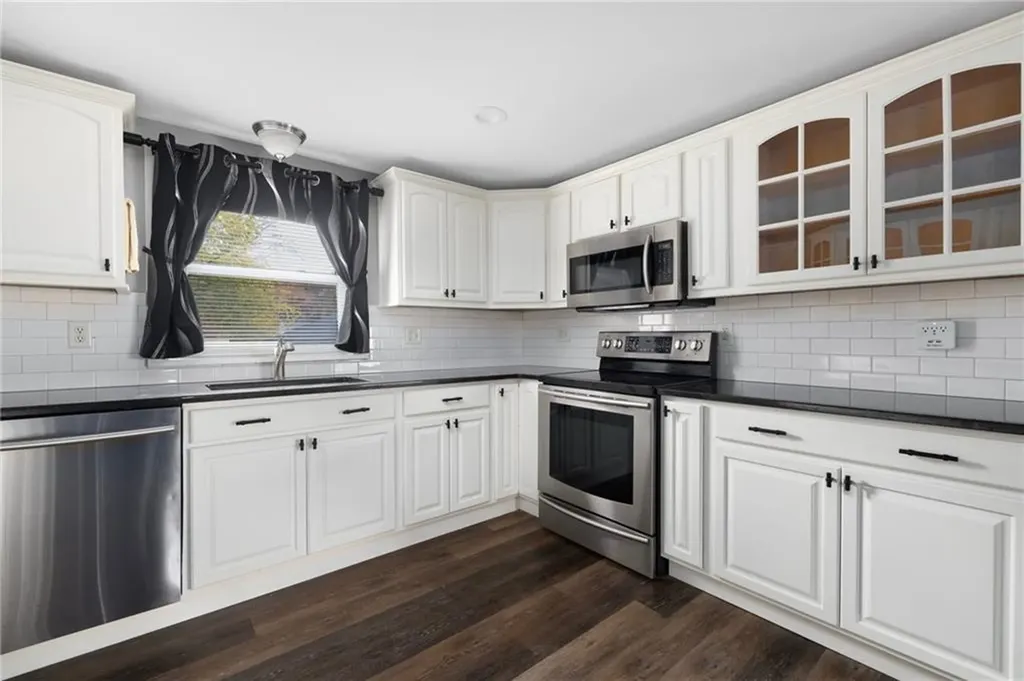 30 Dayton Avenue Warwick RI 02889