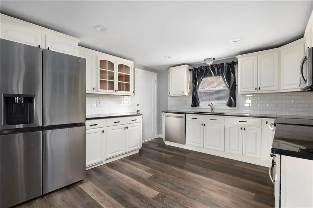 30 Dayton Avenue Warwick RI 02889