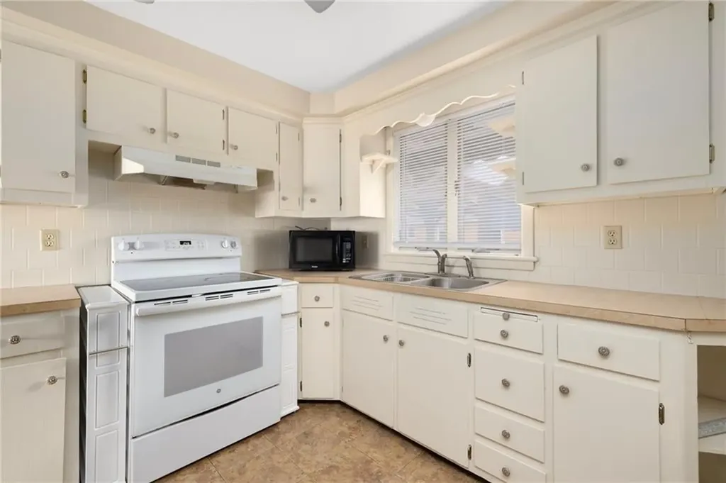 30 Dayton Avenue Warwick RI 02889