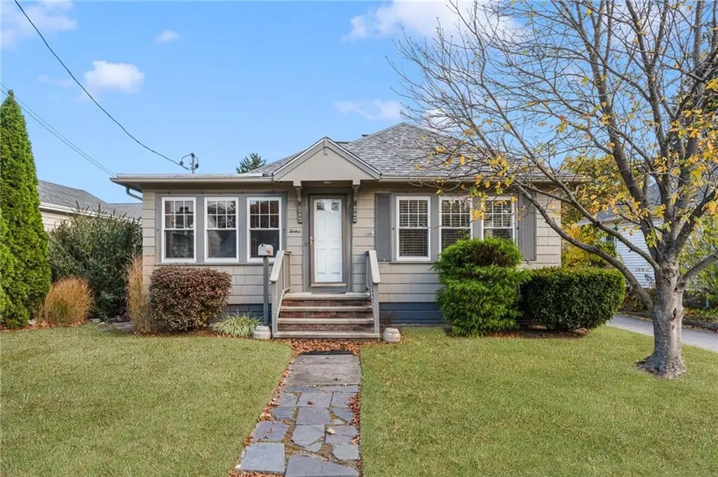12 Rosewood Avenue Warwick RI 02888