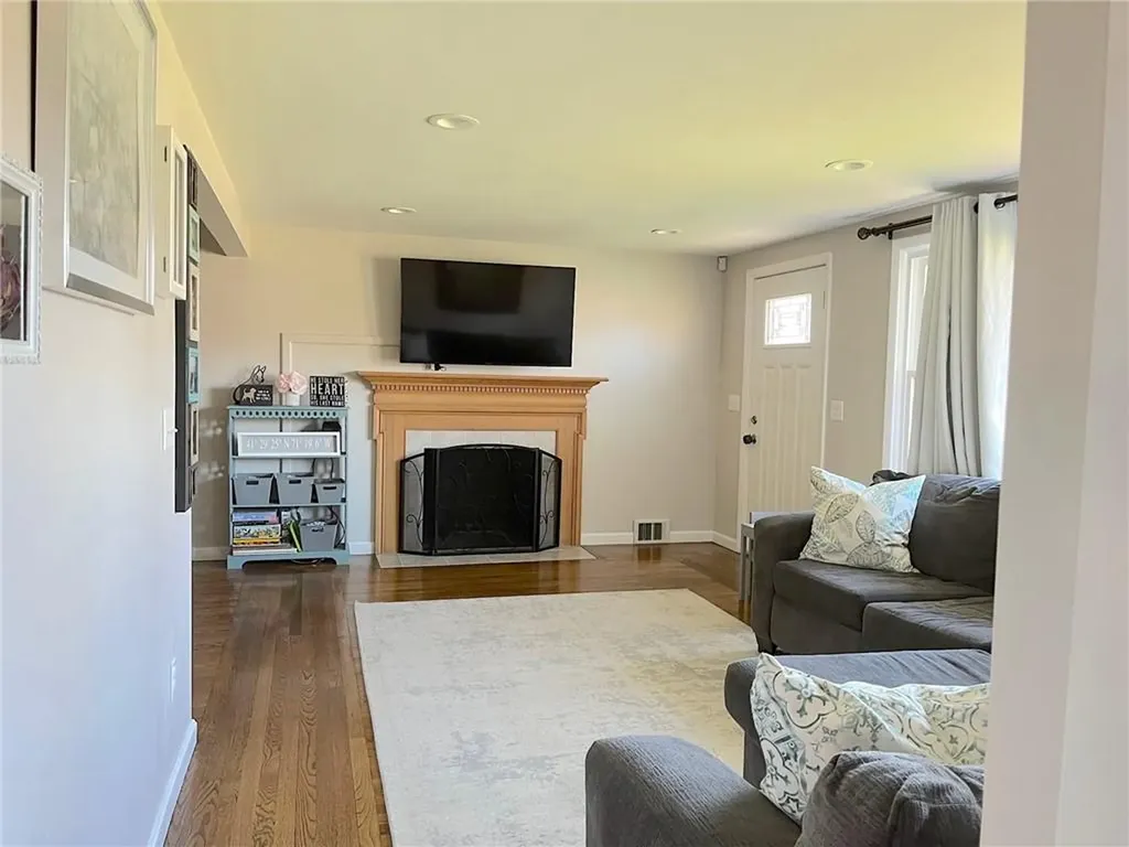 118 Mount View Drive Cranston RI 02920