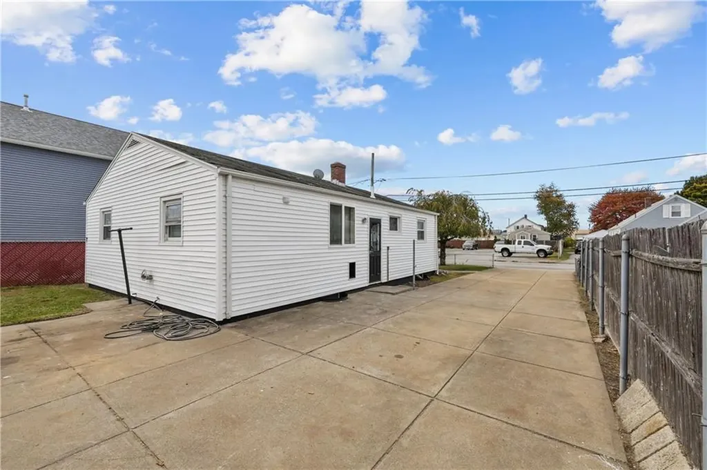 72 Dean Street Pawtucket RI 02861