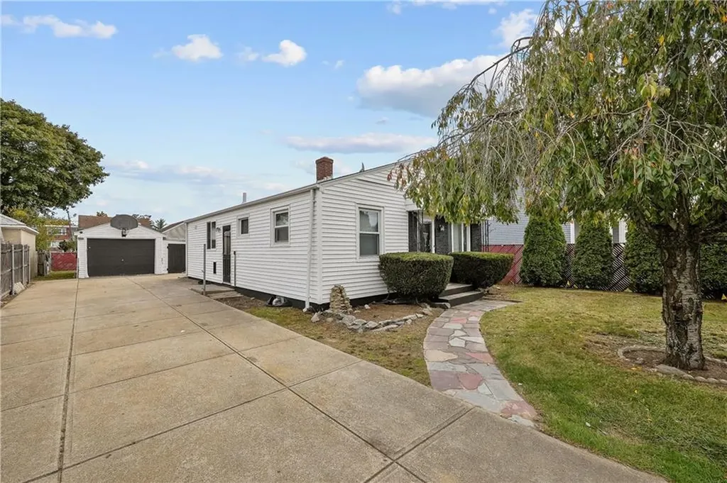 72 Dean Street Pawtucket RI 02861