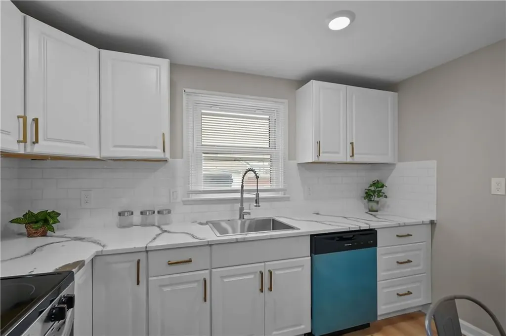 72 Dean Street Pawtucket RI 02861