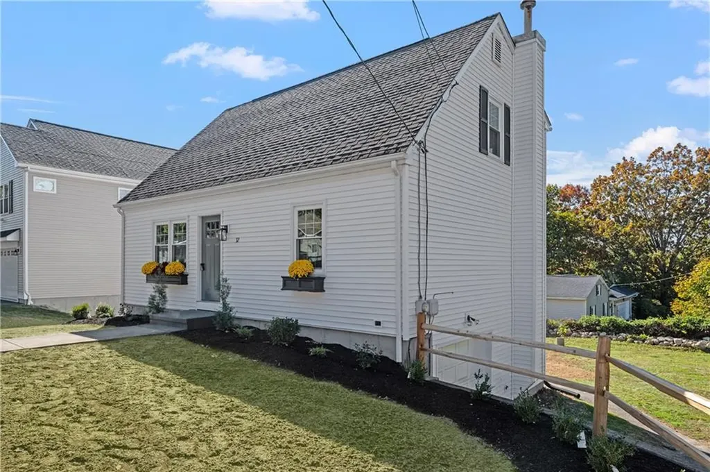 32 Aborn Avenue Cumberland RI 02864
