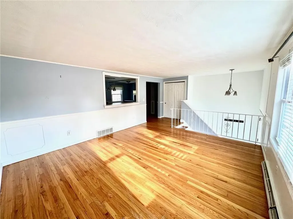 9 Oakdale Street Warwick RI 02888