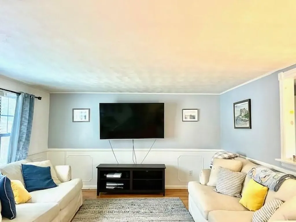 9 Oakdale Street Warwick RI 02888