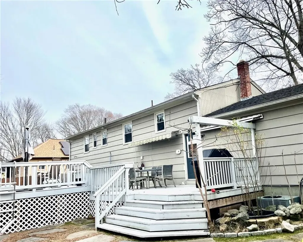 9 Oakdale Street Warwick RI 02888