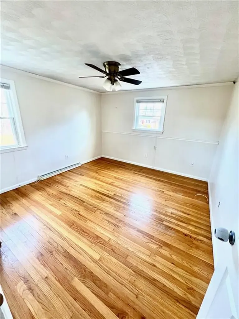 9 Oakdale Street Warwick RI 02888