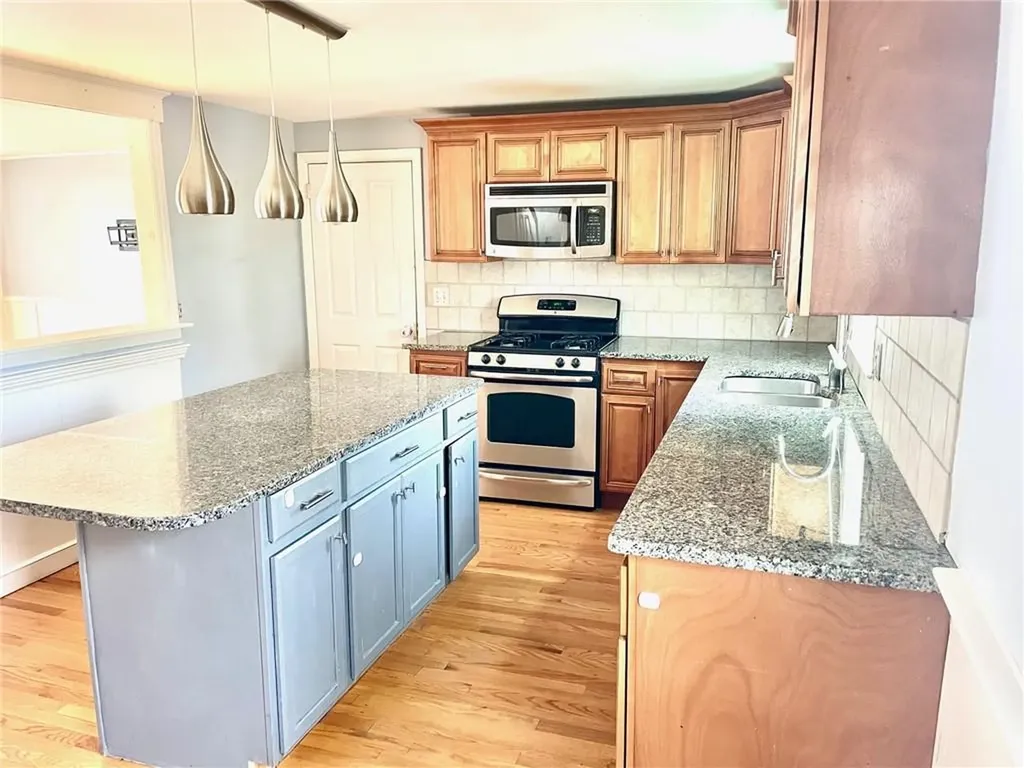 9 Oakdale Street Warwick RI 02888