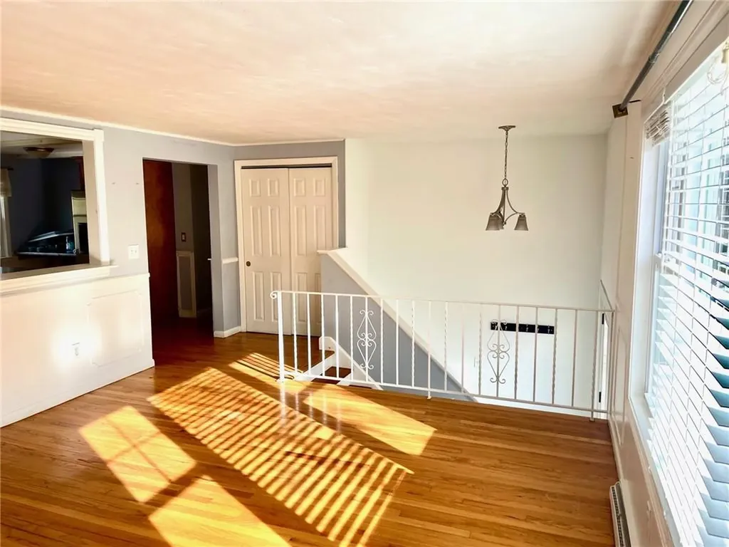 9 Oakdale Street Warwick RI 02888