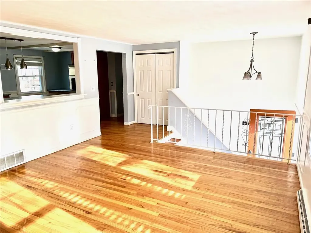 9 Oakdale Street Warwick RI 02888