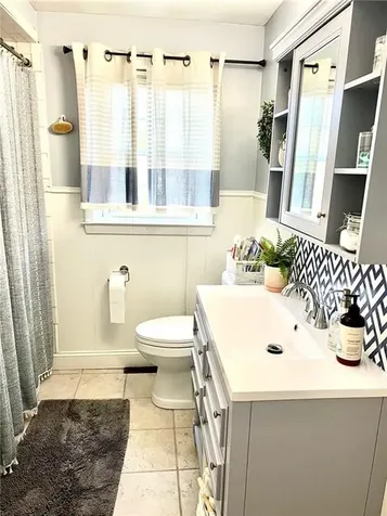 9 Oakdale Street Warwick RI 02888