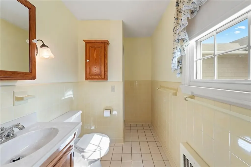 597 Woodward Road North Providence RI 02904