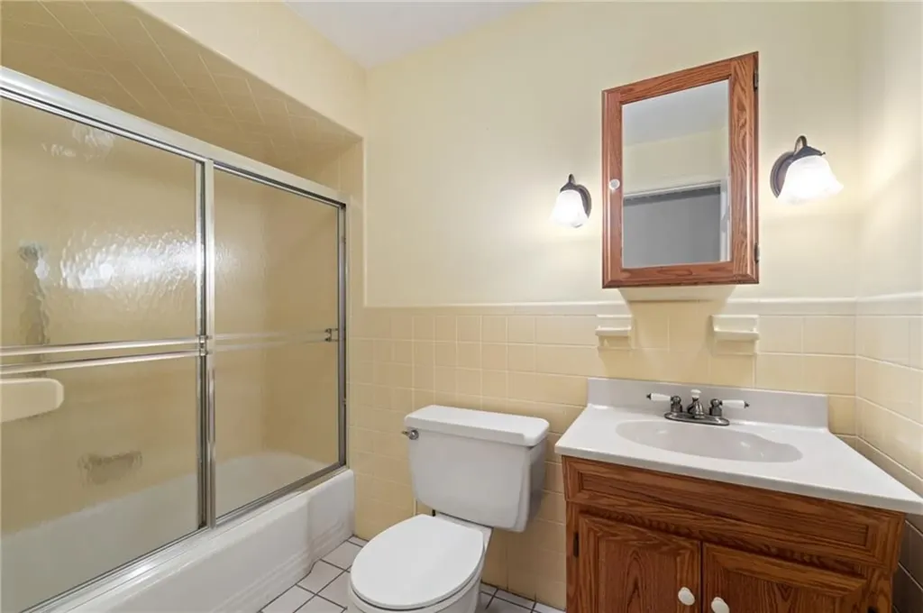 597 Woodward Road North Providence RI 02904