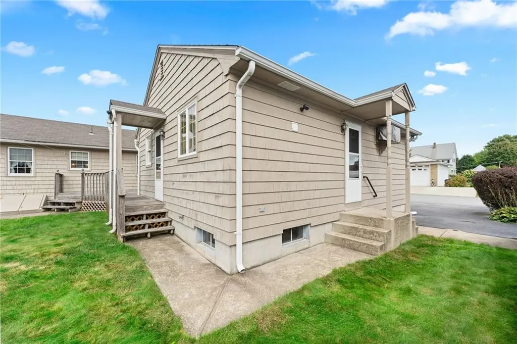 597 Woodward Road North Providence RI 02904
