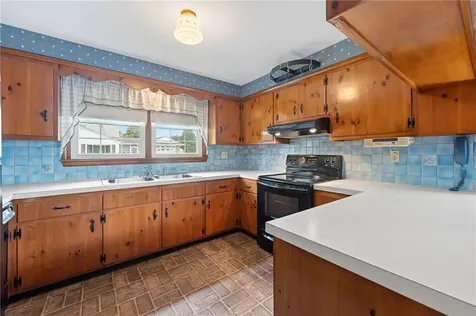 597 Woodward Road North Providence RI 02904