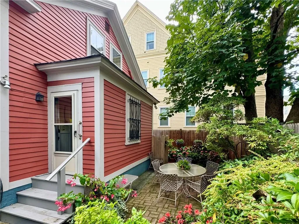 72 East Manning Street Providence RI 02906