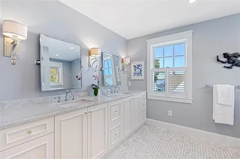 19 Summer Street Bristol RI 02809