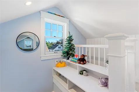 19 Summer Street Bristol RI 02809