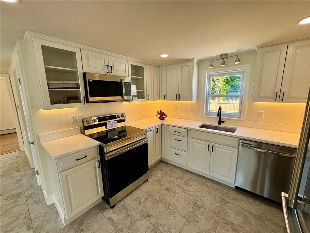 2545 West Shore Road Warwick RI 02889