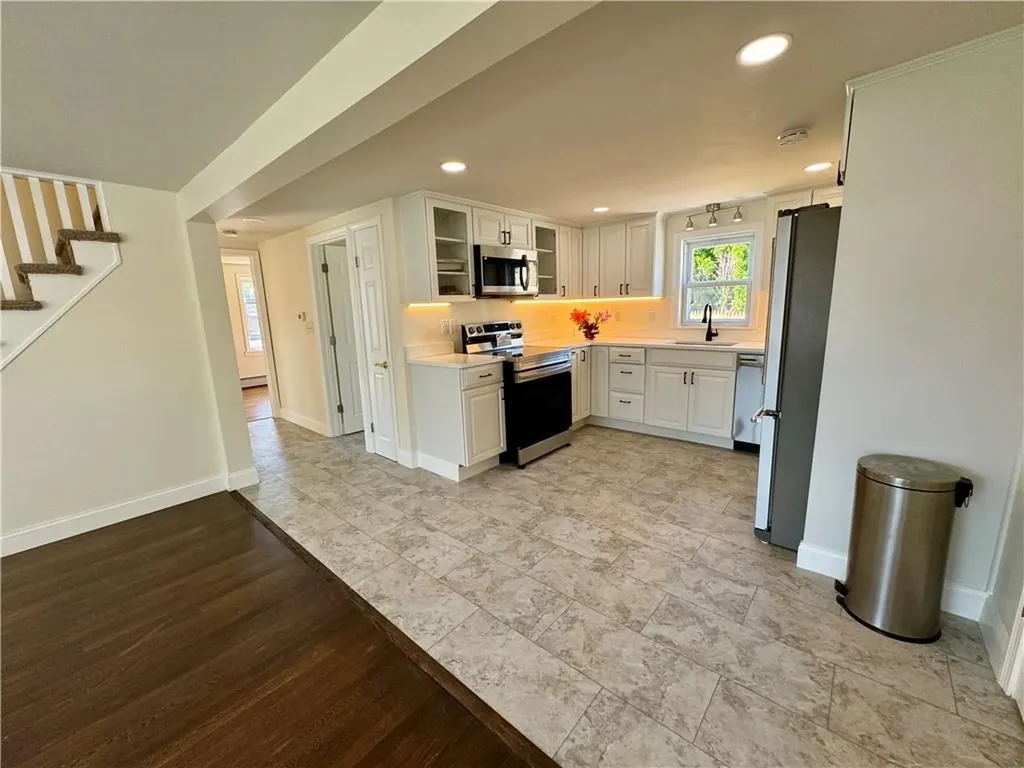 2545 West Shore Road Warwick RI 02889