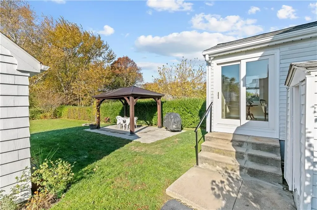 14 Foxhill Avenue Bristol RI 02809