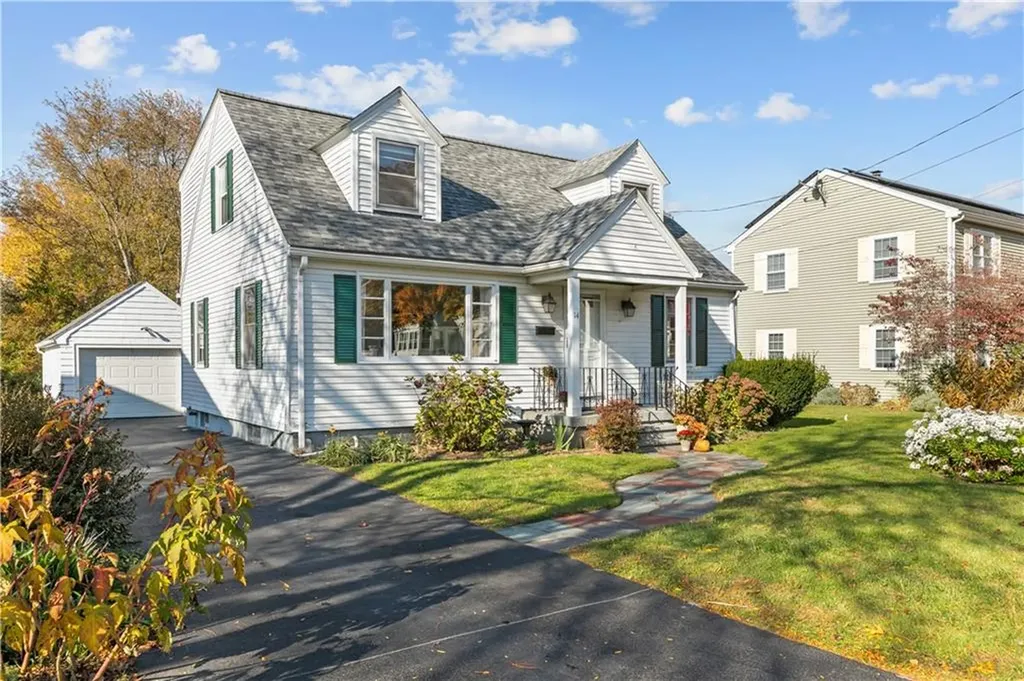 14 Foxhill Avenue Bristol RI 02809