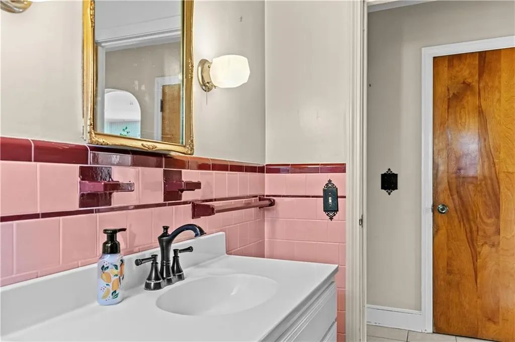 14 Foxhill Avenue Bristol RI 02809