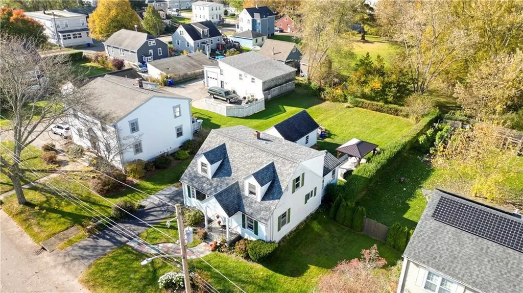 14 Foxhill Avenue Bristol RI 02809
