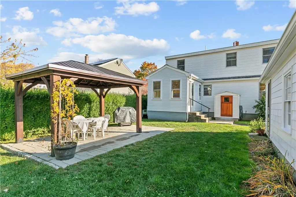 14 Foxhill Avenue Bristol RI 02809