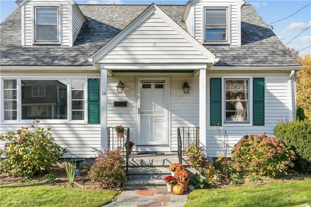 14 Foxhill Avenue Bristol RI 02809