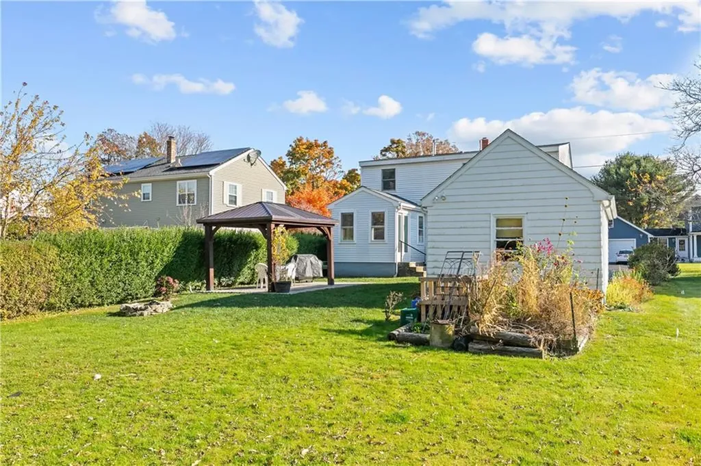 14 Foxhill Avenue Bristol RI 02809