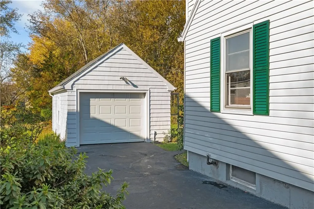 14 Foxhill Avenue Bristol RI 02809