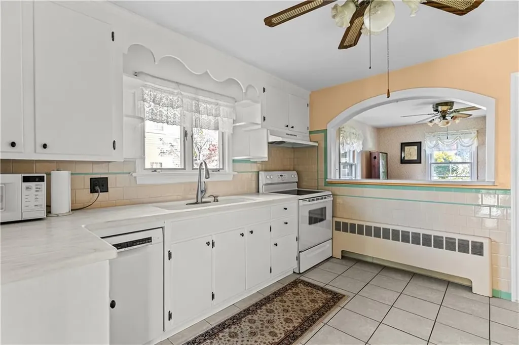14 Foxhill Avenue Bristol RI 02809