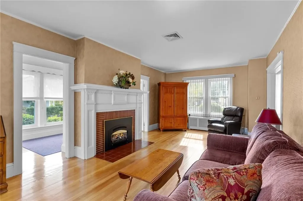 3181 Post Road Warwick RI 02886