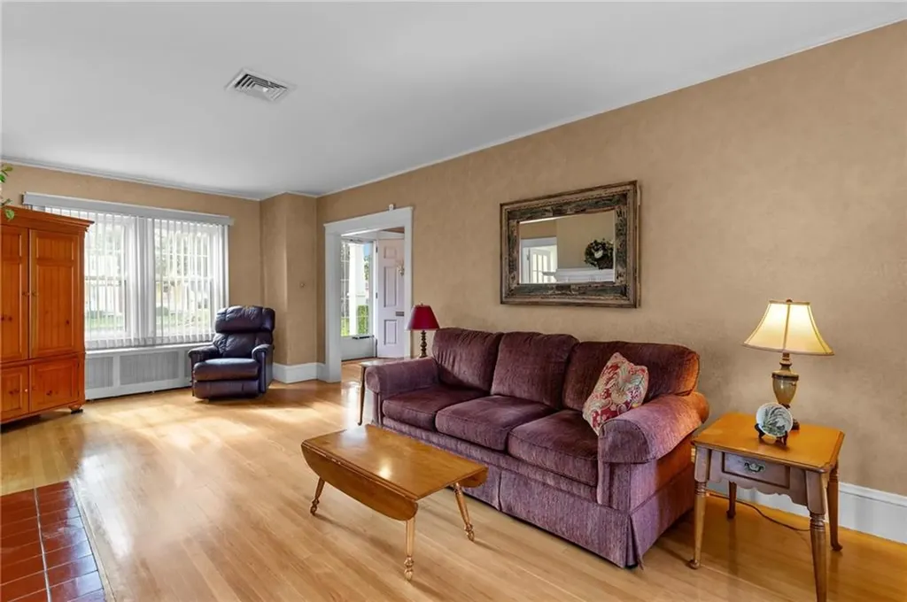 3181 Post Road Warwick RI 02886