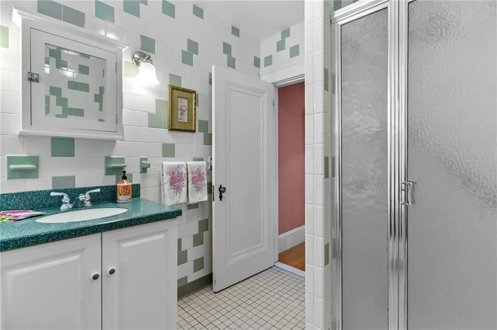 3181 Post Road Warwick RI 02886