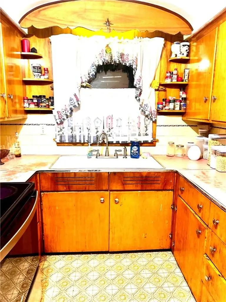 46 Hopewell Avenue Cranston RI 02920