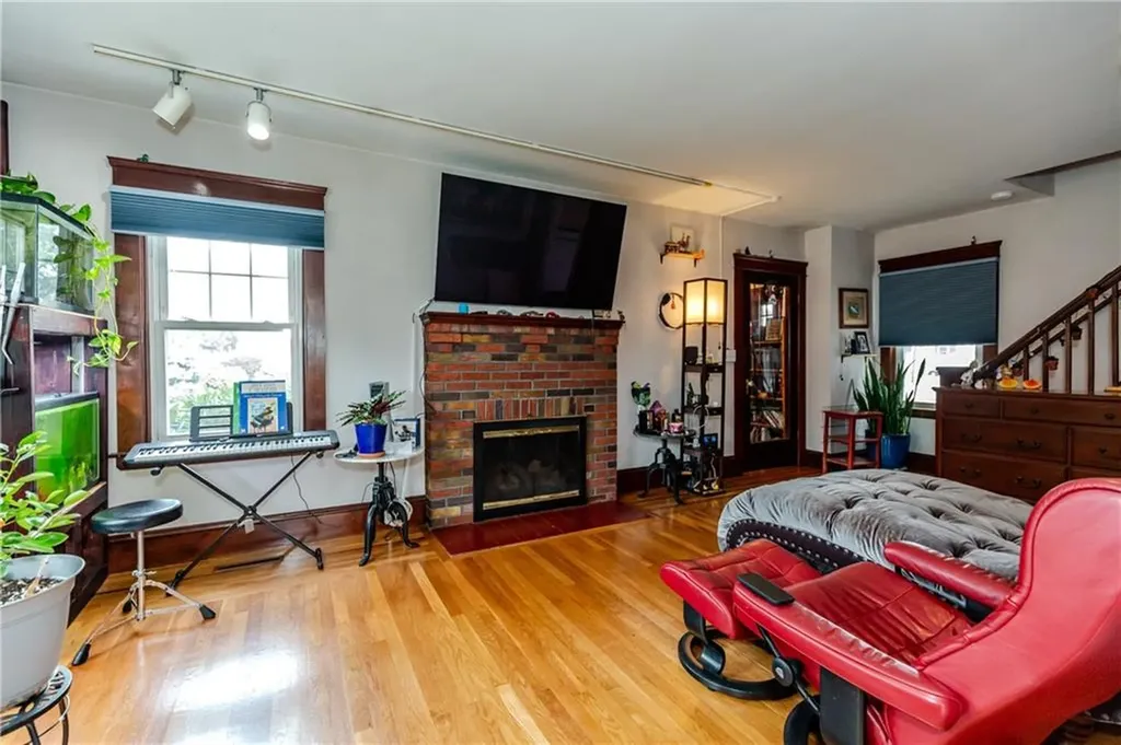 32 Lockmere Road Cranston RI 02910