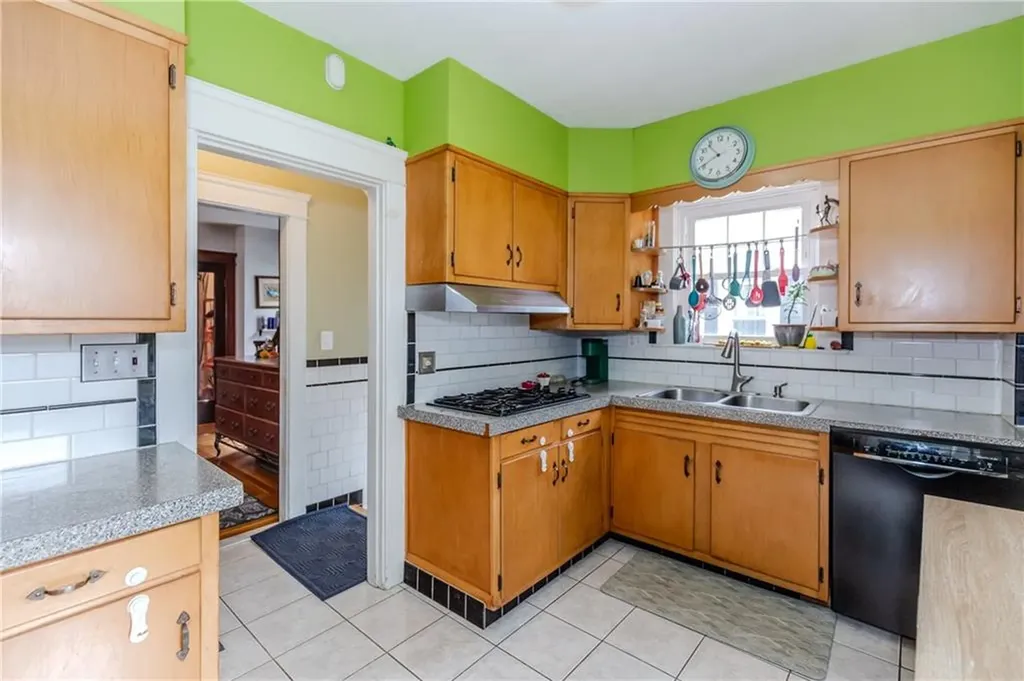 32 Lockmere Road Cranston RI 02910