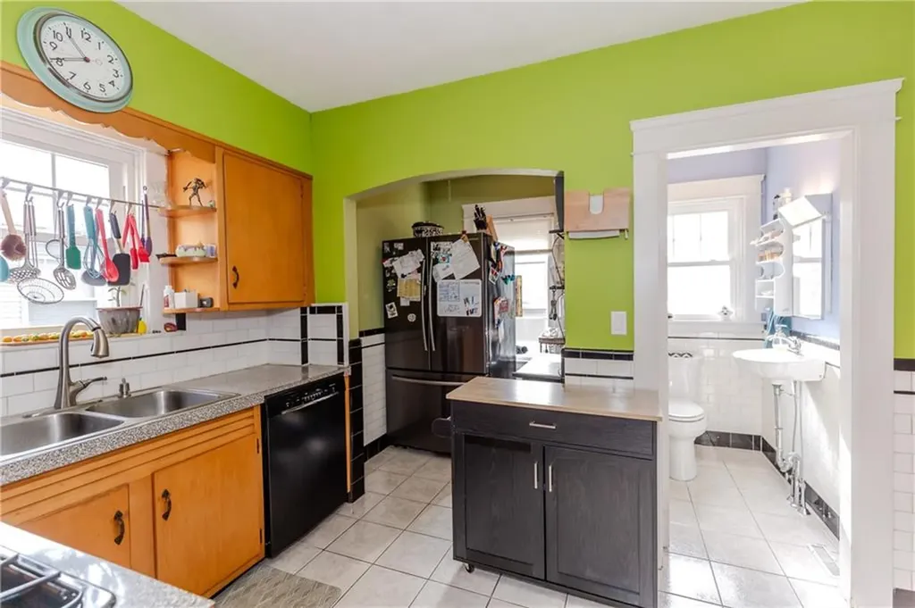 32 Lockmere Road Cranston RI 02910