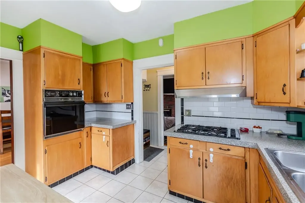 32 Lockmere Road Cranston RI 02910