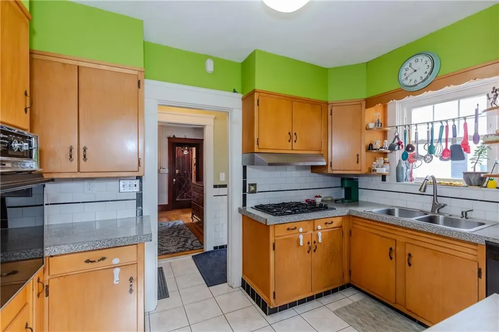 32 Lockmere Road Cranston RI 02910