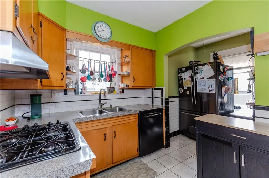 32 Lockmere Road Cranston RI 02910