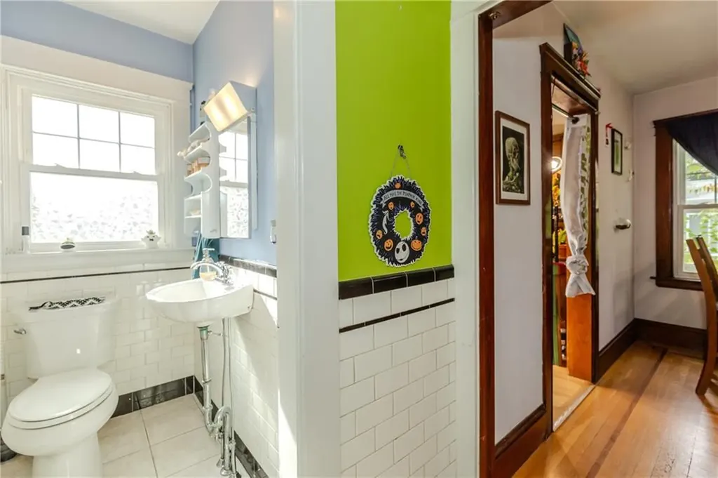 32 Lockmere Road Cranston RI 02910