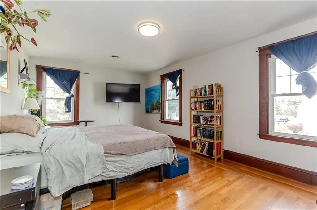 32 Lockmere Road Cranston RI 02910