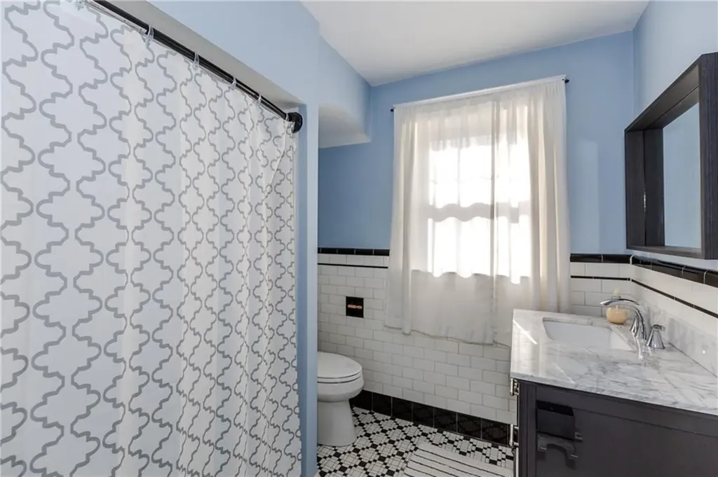32 Lockmere Road Cranston RI 02910